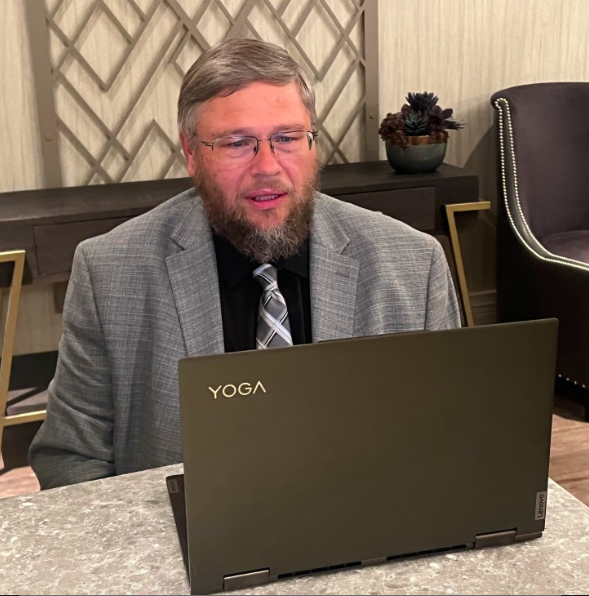 GreenPowerBus's tweet photo. @GreenPowerBus' @BarNoneMark & Calhoun Co. (#wv) school bus driver Barry Miller did a zoom interview w/ @PaigeTaylorWCHS of @wchs8fox11 from the @STNMagazine #greenbussummit in #renonevada this morning. They were reporting on the data obtained by the #YesWV #ev school bus pilot. https://t.co/85do8SFjeE