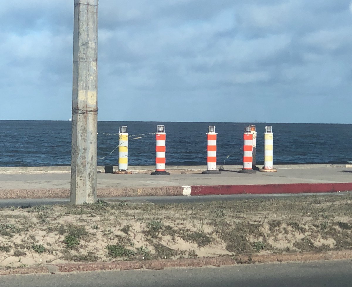 EcoapicultoresU's tweet photo. Pasaron más de 2 años y todo sigue igual 🤦‍♂️🤦‍♂️🤦‍♂️ 40 balizas por más más de 30.000 tirados, en balizas y todo sigue igual 🤦‍♂️🤦‍♂️ a metros del Hotel Carrasco https://t.co/5SdKQQIkJr