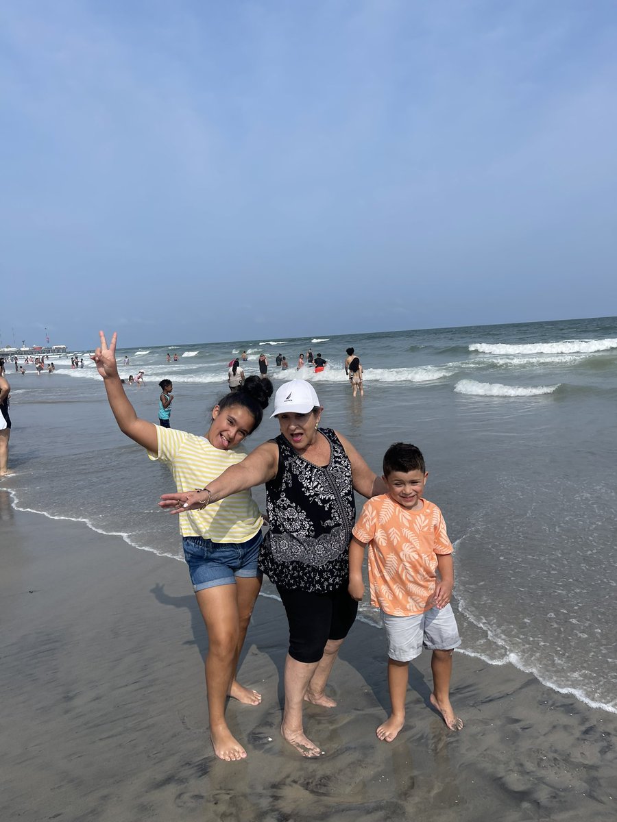 ColoniaCarolina's tweet photo. Enjoyed some fun in Atlantic City, the water was freezing cold 🥶 took some time in nature in the middle of NYC, strolling thru Central park #bengalpride https://t.co/aqPhP5rUDb