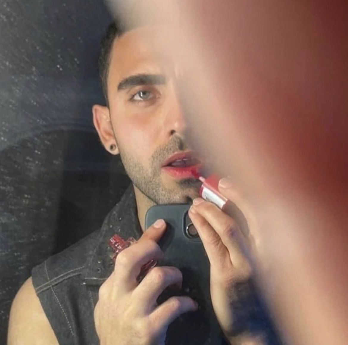 Mhyrmb2's tweet image. دقیقا چرا دارید از این حمایت میکنید؟