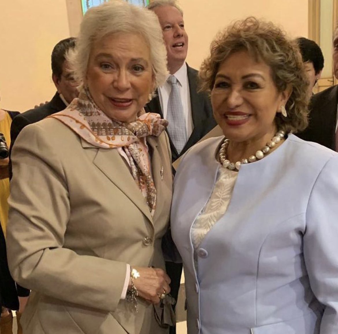 Extiendo una afectuosa y sincera felicitación a la Senadora <a href="/M_OlgaSCordero/">Olga Sánchez Cordero</a> por motivo de su cumpleaños. Una mujer excepcional, defensora de los derechos humanos y parte fundamental del movimiento de transformación de México.