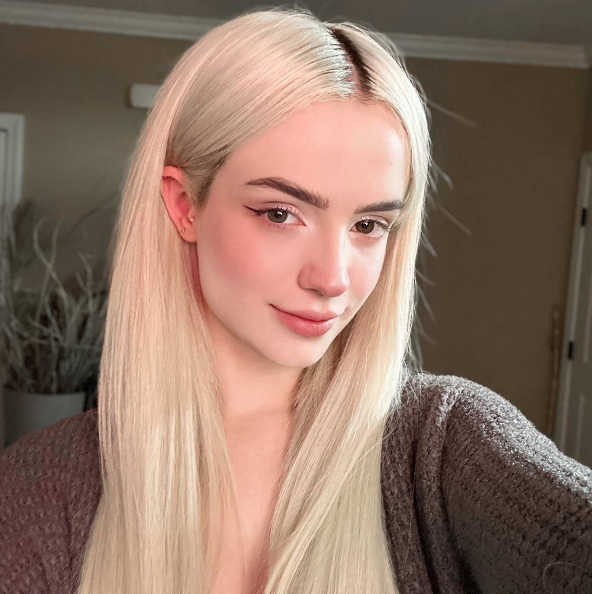 KhaleesiBB ☽ ☾ on Twitter: "live on Twitch 🍄 http://twitch.tv/KhaleesiBB"