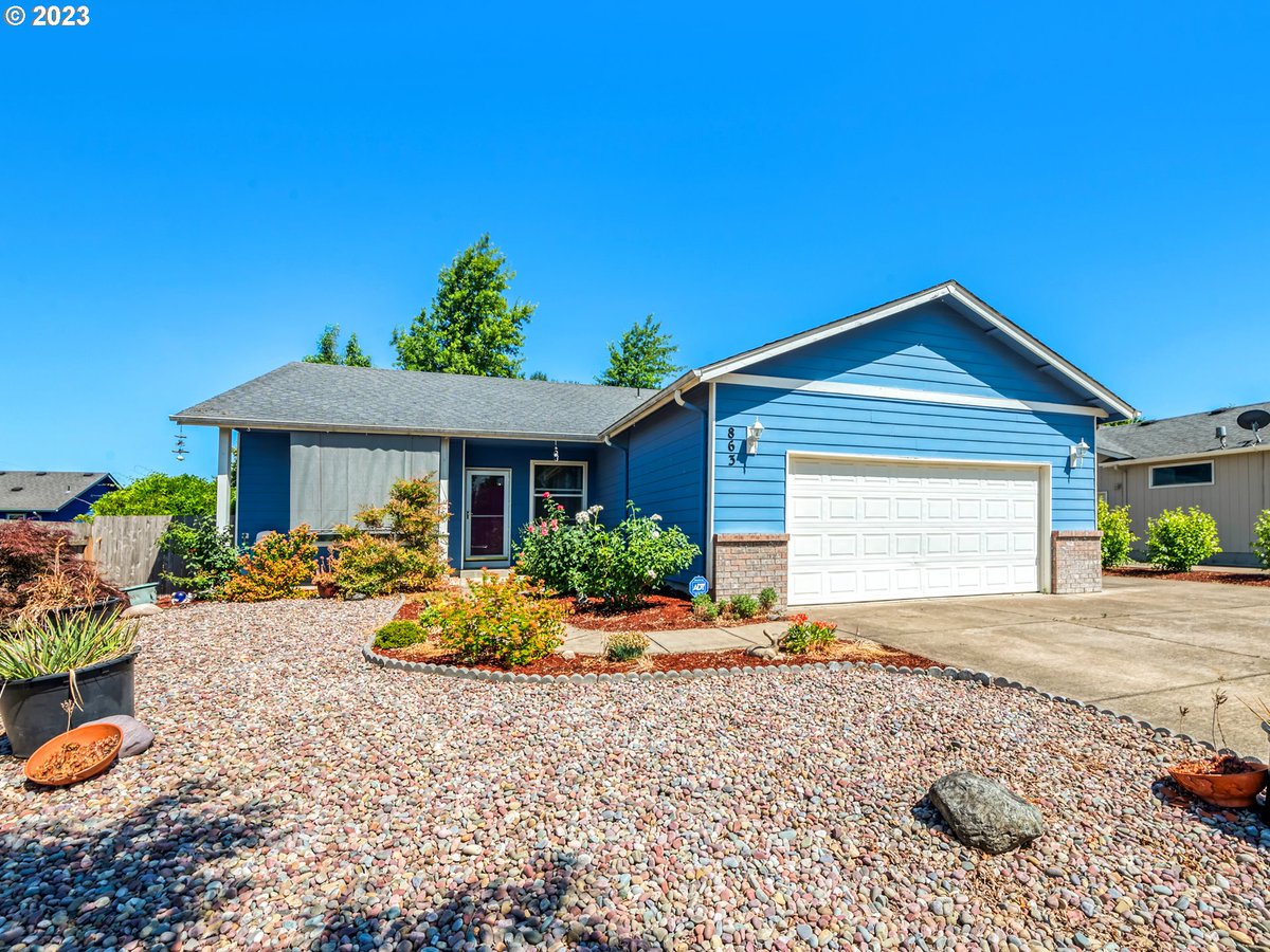 RealtressKim's tweet photo. See a virtual tour of my newest #listing 863 S 9TH ST #Harrisburg #OR  https://t.co/joNldTg7HP https://t.co/YZnsFSmD2Z