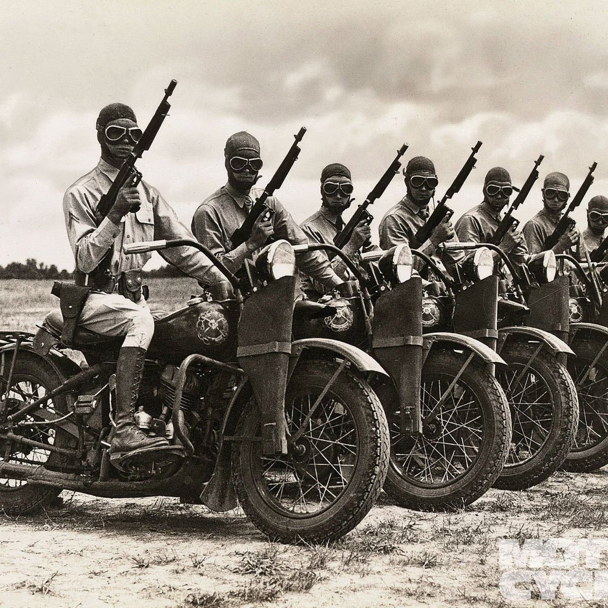 CryptoMotoApp's tweet photo. World War II had a significant impact on motorcycles, both in their production and their role on the battlefield. During the war, motorcycles were extensively used by various armies for communication, and transportation purposes. 🏍🪖
#CryptoMoto #HistoricFact #Worldwar #Riders https://t.co/hGK3iC1ULb