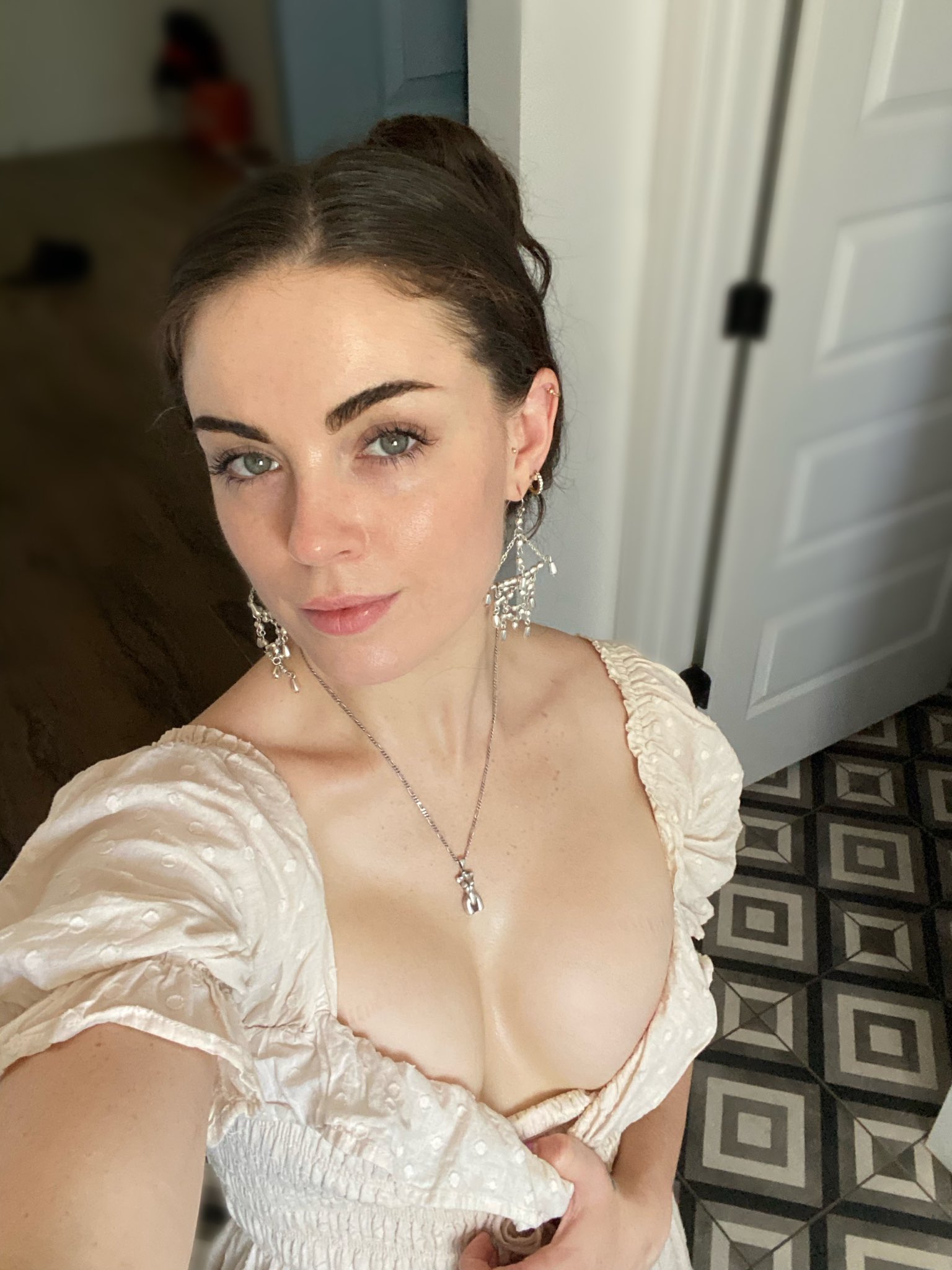 2 pic. Went out to get boba and groceries to host my first dinner party. Good boys pay while I play 💸 https://t.co/OHN6MzDZZc