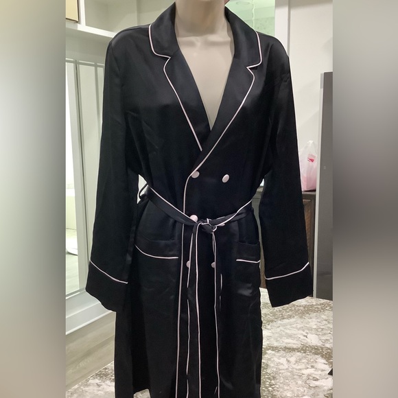 So good I had to share! Check out all the items I'm loving on <a href="/Poshmarkapp/">Poshmark</a> #poshmark #fashion #style #shopmycloset #counterparts #victoriassecret: posh.mk/1i8s3apyuBb