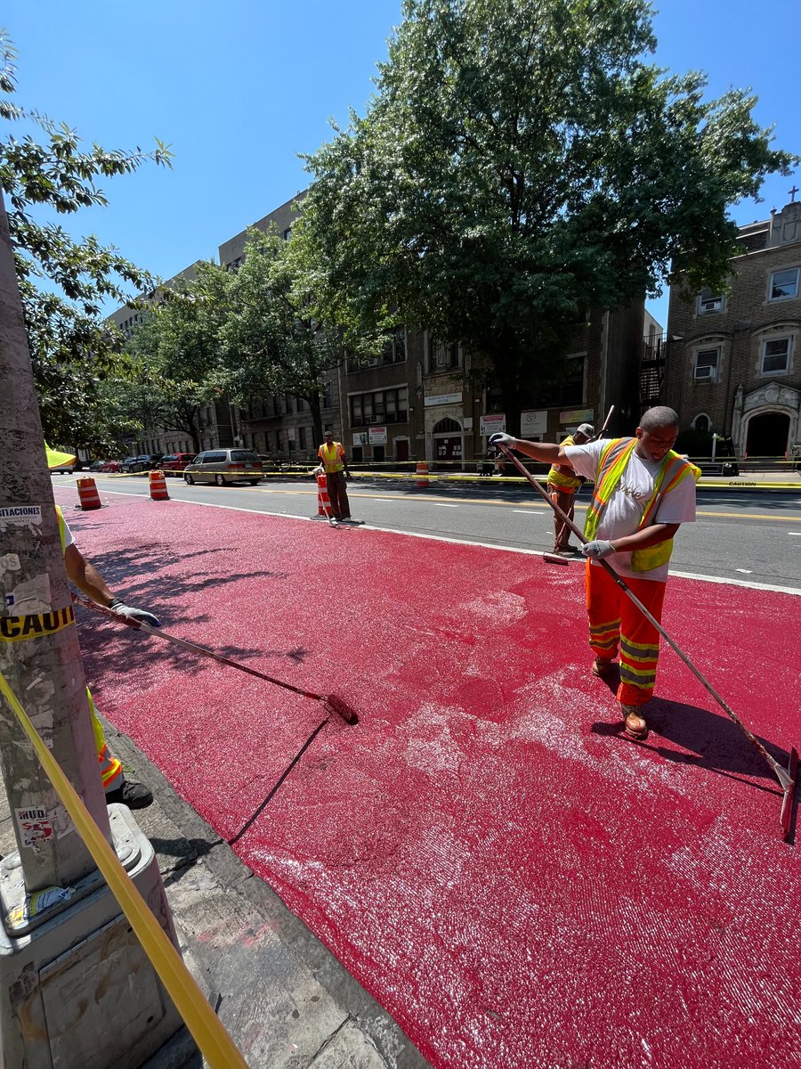 apaartybans's tweet photo. Managed to catch some DOT contractors painting a new bus lane on University Ave in the Bronx this week. Really impressed with the crews working in heat wave conditions -- the 55,000 weekday bus riders on this corridor thank you! https://t.co/3Fza7N3cVy