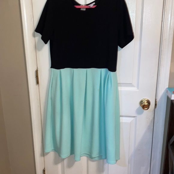 So good I had to share! Check out all the items I'm loving on <a href="/Poshmarkapp/">Poshmark</a> #poshmark #fashion #style #shopmycloset #westport #lularoe: posh.mk/l5c3STsyuBb