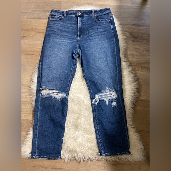 DarylDeVault's tweet photo. So good I had to share! Check out all the items I'm loving on @Poshmarkapp #poshmark #fashion #style #shopmycloset #americaneagleoutfitters #natori #olukai: https://t.co/etZPMpMdTJ https://t.co/U3ETEuIaxU