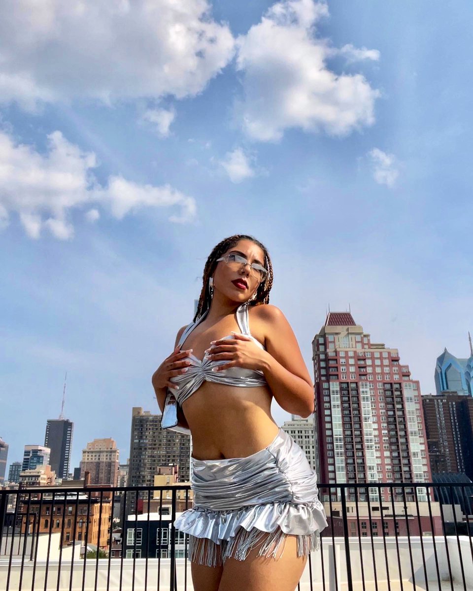 PamelaSoto_'s tweet photo. Recreated one of my favorite Bey looks for the Renaissance tour 🥰✨🐝 https://t.co/Ah6WEAuwfJ