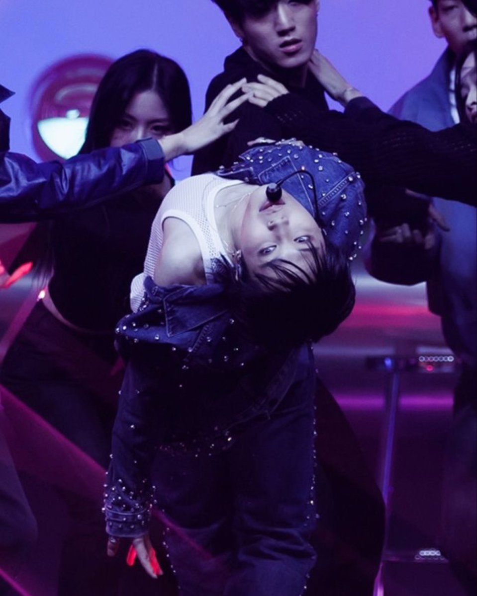 the way this literally looks like a painting.