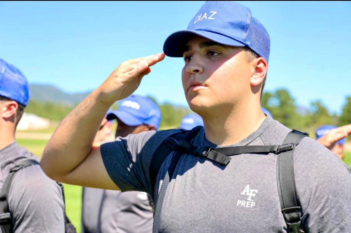 lisetteddiaz's tweet photo. One week down of Basic Training, and I couldnโt be prouder of this kid! #usafaprep #huskystrong #BMT https://t.co/fVektxwVbP