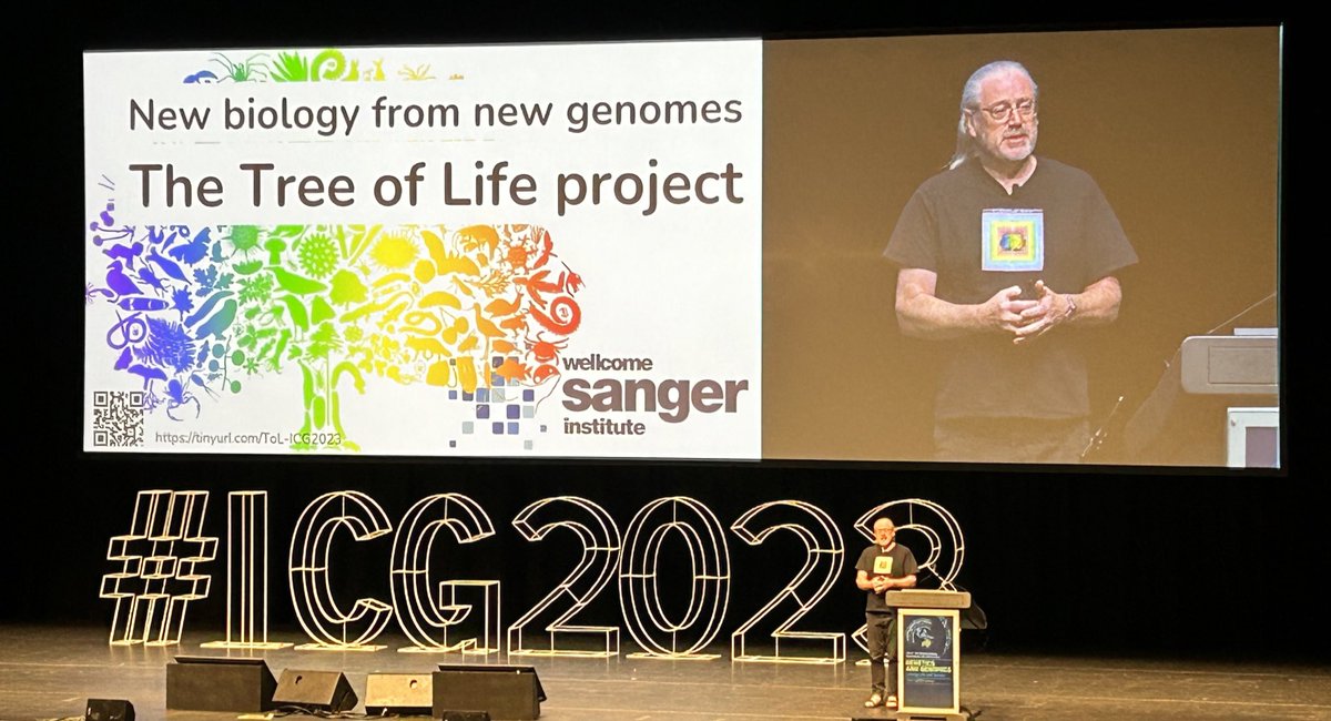 Mark Blaxter from the #DarwinTreeOfLife project kicks off #ICG2023 discussing the development of this foundational toolkit that aims to sequence & assemble #genomes for all life on Earth to chromosomal scale, transforming how we do biology.