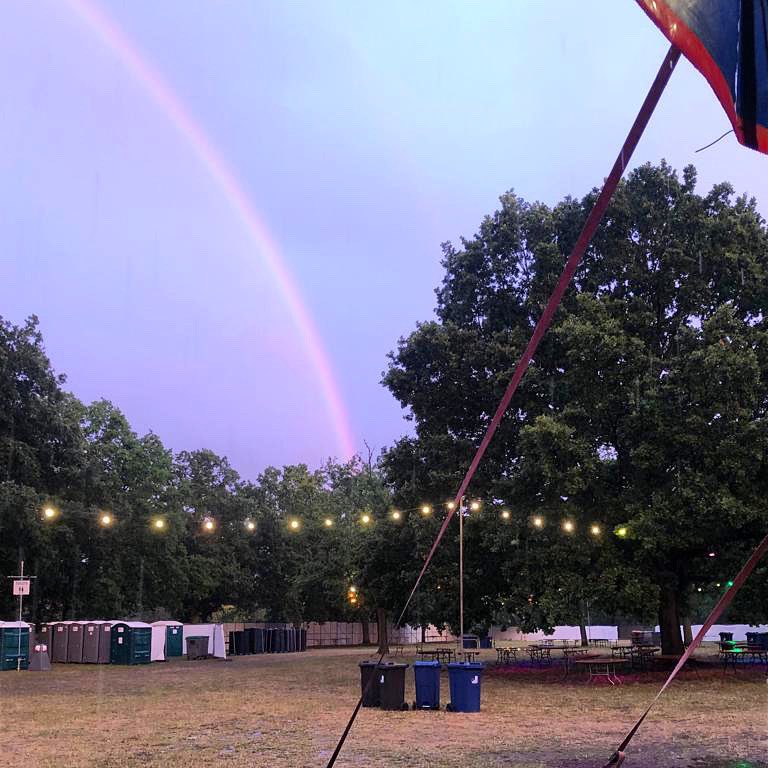 What a lovely fitting end to the festival after the team’s take down 💛🌈 #ealingbeerfestival #ealing #rainbow #beer