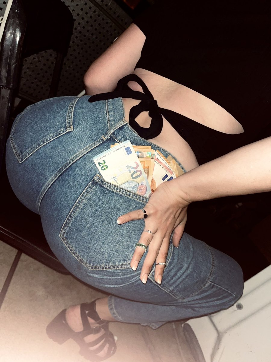 lesbianfindom's tweet photo. 💸💸💸 Na, wie gefällt euch Lutschern euer Geld in meiner Arschtasche?💸💸💸

Ist ja schon ganz nett, aber lange nicht genug😈 

Uns ist definitiv nach einem latenight-kontofick 🏧💶 

Freiwillige vor🌝

#findom #goddess #ass #money #mistress #humanatm #finsub #findom #paytoplay https://t.co/eWjnmdORkY
