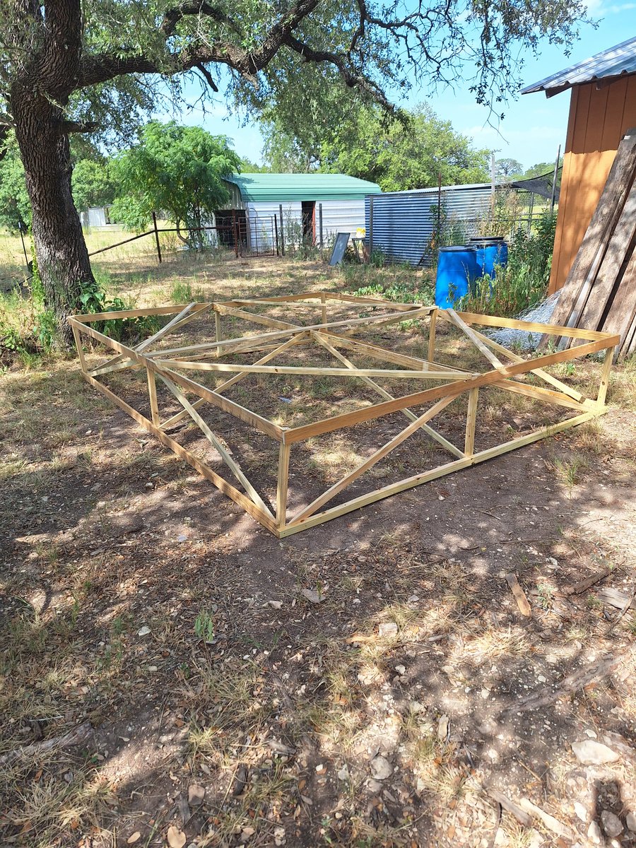 FAFOFarmsTX's tweet photo. Half way done with our chicken tractor
#poultry #chickens #txhomestead #Homestead #pastureraisedchicken #chickentractor https://t.co/7ecvcm0Id6