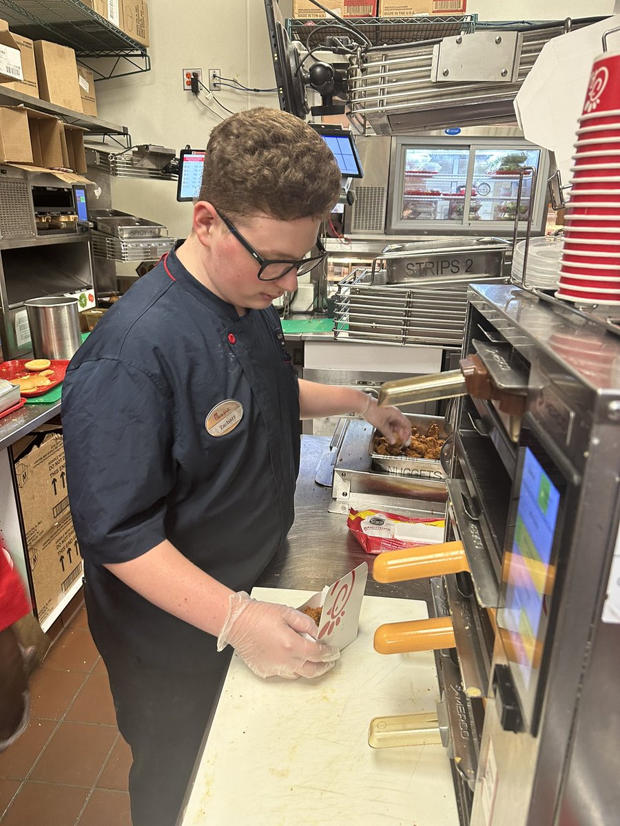 5starcafeFHS's tweet image. Today’s Culinary Internship feature: Zach B. is starting his senior year and is working hard at Chick-fil-A. He has been mastering back of the house production; cooking temperatures, times, inventory, par levels and food safety! Nothing beats learning on the job! #cte #frhsd