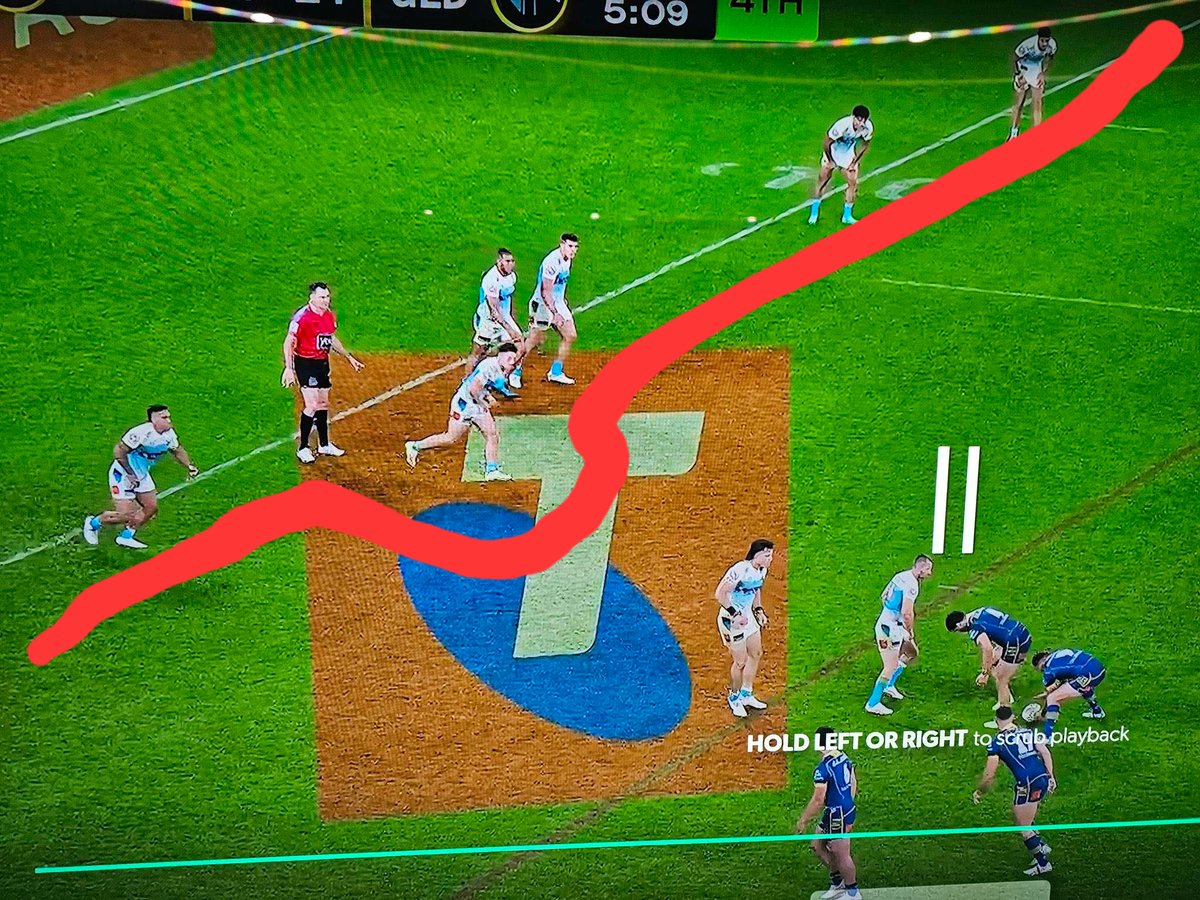 ParraPodcast's tweet photo. Glad that titans weren't offside in Moses field goal attempt. That would make people talking double standards look pretty silly... https://t.co/gJemJj0lh0