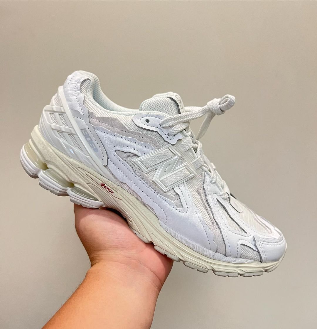 sneakerhuddle's tweet photo. Ad: New Balance 1906R Protection Pack ‘White’ 
 => https://t.co/MYJadWYsSG   

10% off w/ code UOB10LVR https://t.co/KjrSGvvbUi