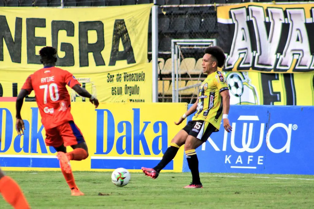 El Deportivo Táchira se impone de local 1 a 0 ante Academia de Puerto Cabello. Ambos equipos tienen la misma cantidad de puntos 38 sin embargo Academia tiene 1 partido menos y supera a Táchira por 1 gol en diferencia de goles en la tabla de campeonato.