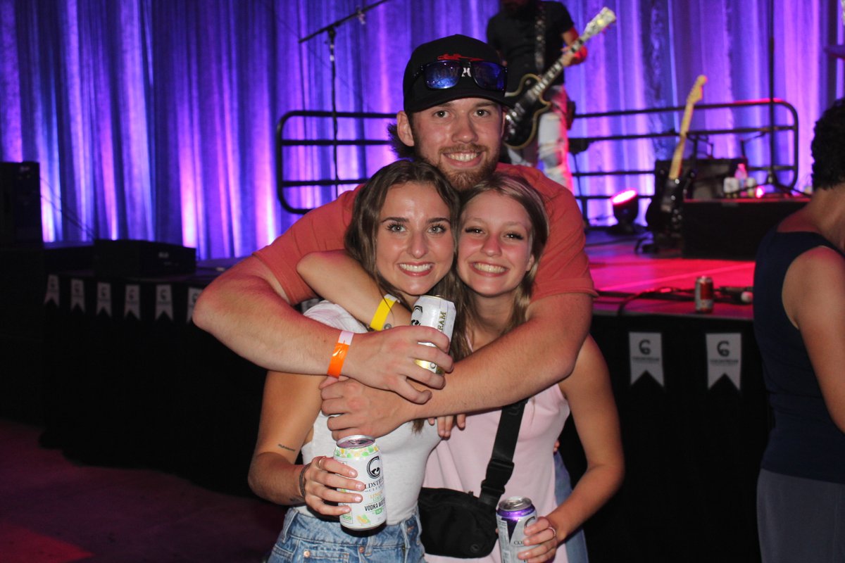 ReprtrPatHealey's tweet photo. Plenty of smiles at the concerts Friday night featuring 100 Proof and The Lounge Flys, presented by @coldstreamclear CKG Elevator and E-Commerce Solutions at East Hants #TideFest. Watch for photo coverage this week on #TheLakerNews website. #ElmsdaleNS https://t.co/BlhjIZpY4Q