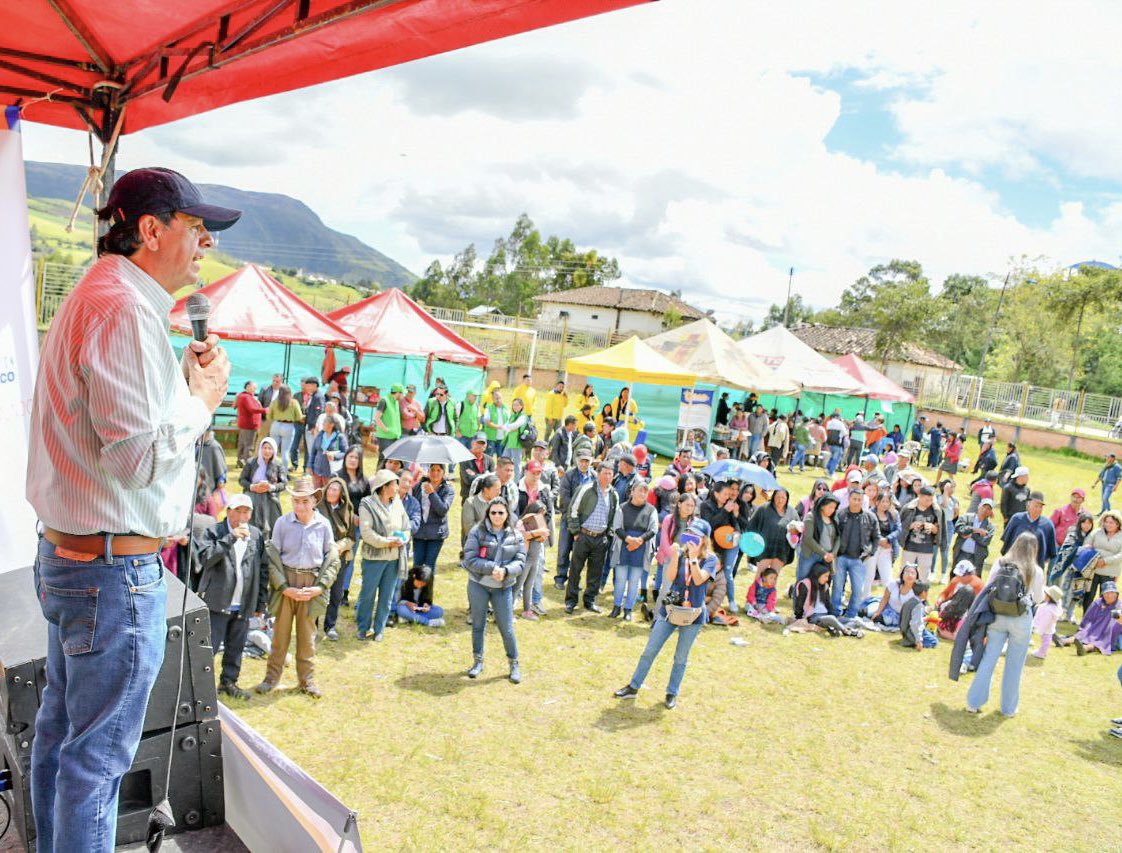 GERMANCHAMORRO1's tweet photo. ¡Desde Santa Bárbara celebramos el #DíaDelCampesino: resaltamos y valoramos el trabajo realizado en los 17 corregimientos de #LaGranCapital! 🧑🏽‍🌾👨🏽‍🌾

El esfuerzo y dedicación con la que realizan su admirable labor, dinamiza nuestra economía y preserva nuestra seguridad alimentaria. https://t.co/QeK89dFYES