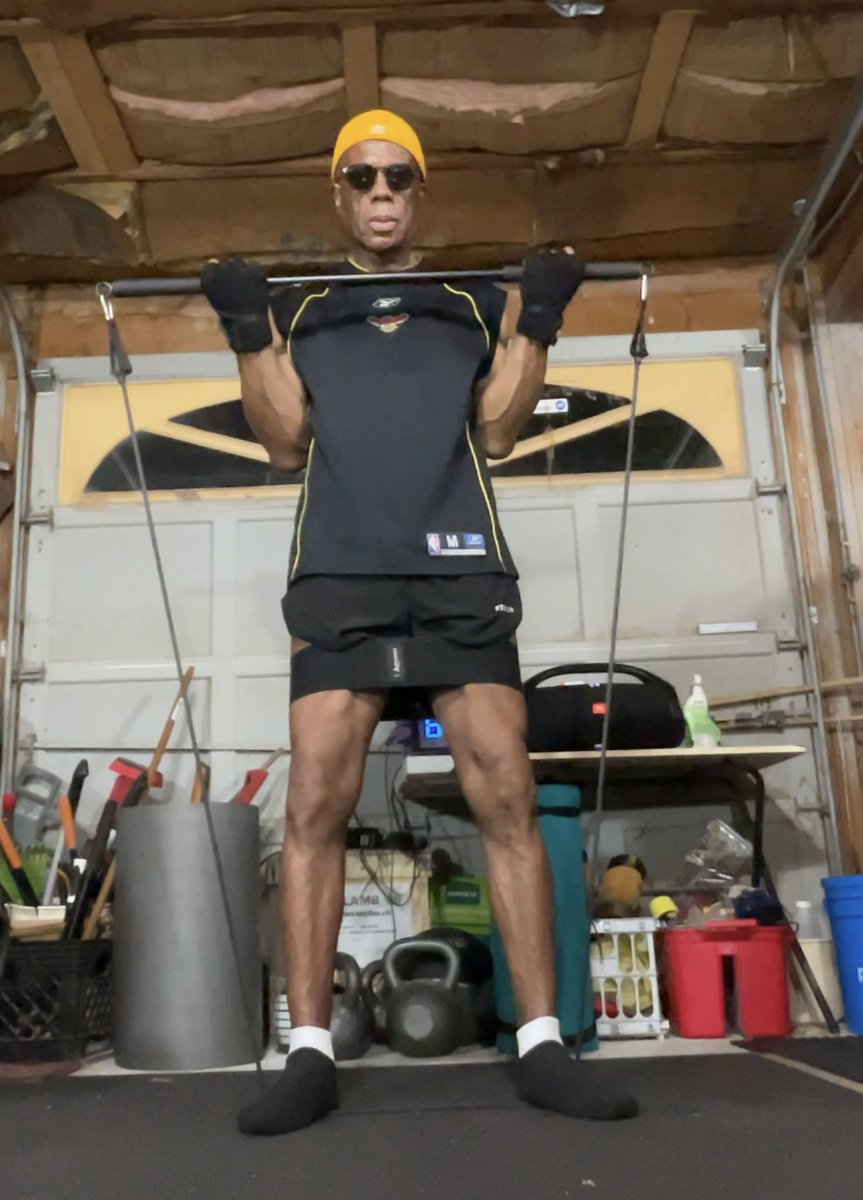 hustonmckinney's tweet image. #FitnessForLife #6January 1959 
You’re probably not short on ya #Zinc, hopefully.
You may be short on ya #Magnesium, hopefully not.
In either case, make sure U’r respecting the #Zinc &amp;amp; #Magnesium. They’re NEEDED powerhouse minerals.
Irritable? ✅ Zinc.
Can’t sleep? ✅ Magnesium.