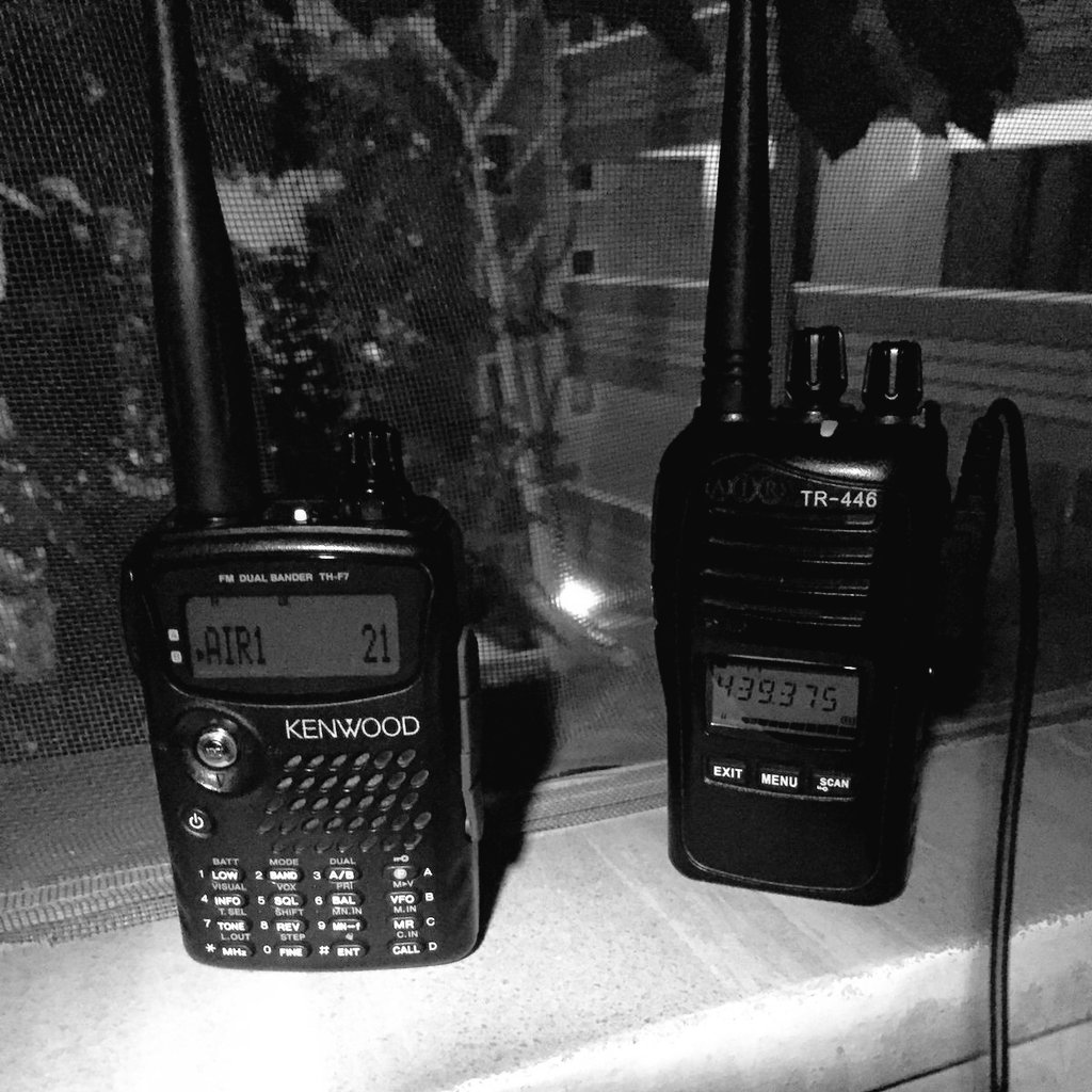 rmonvera's tweet photo. jikook au • é o trem 

onde jk sempre procura jm quando tá estressado por causa do plantão pq sabe que ele o ajuda a relaxar...isso até o dia em que jm decide que não quer mais ser um casinho escondido de bandido https://t.co/9yTqDahLWx