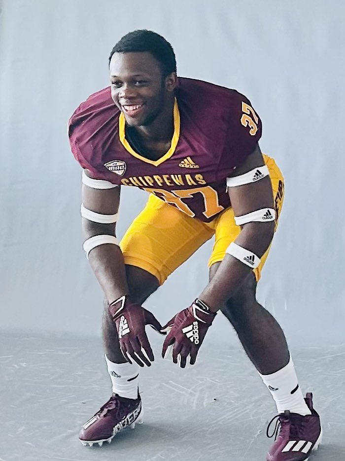 JeremiahAlsto16's tweet photo. I want to take this time to say how appreciative &amp; grateful to be given the opportunity to live my dream. I thank god for the blessings he has given me. From Dream Team to Chippewa💯. I am a collegiate Student Athlete.#Fireupchips @REDFORDUNION @thecoachhopshow @CMU_Football https://t.co/9LrBic5HBy