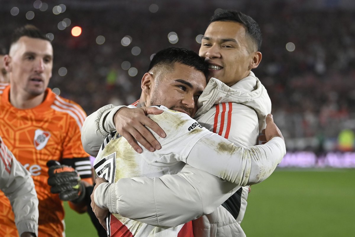 Abrazos de CAMPEÓN 🤜🏼🤛🏻