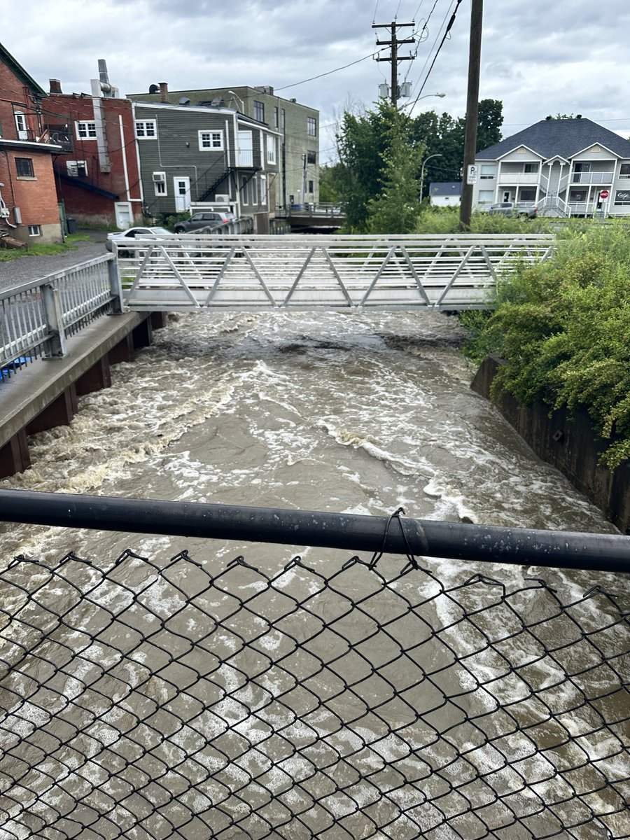 RaynaldDrolet's tweet photo. #Coaticook #flood #Meteo https://t.co/g3qBSgjql2