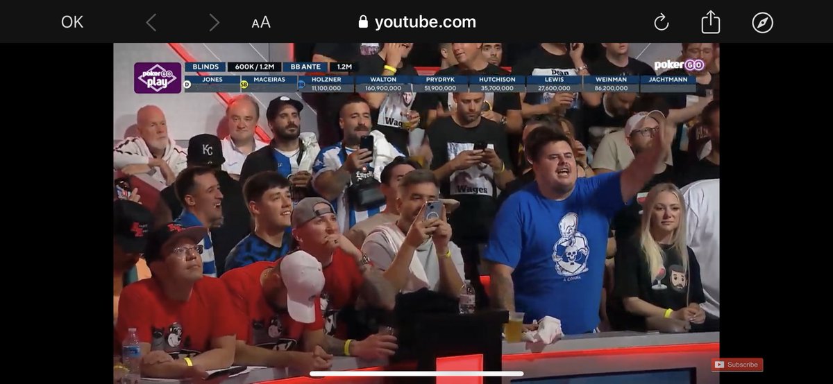 tomitx10's tweet photo. Es la 1 de la mañana y estamos viendo en directo a Juan Maceiras en la mesa final del torneo de poker! 💪🏽

Es que no tiene explicación! 

Y no es que lleve la cami del Depor! Es que acabo de ver que en el público vamos así 🤍💙

Toda la suerte 🍀 https://t.co/SXiOf8b2du