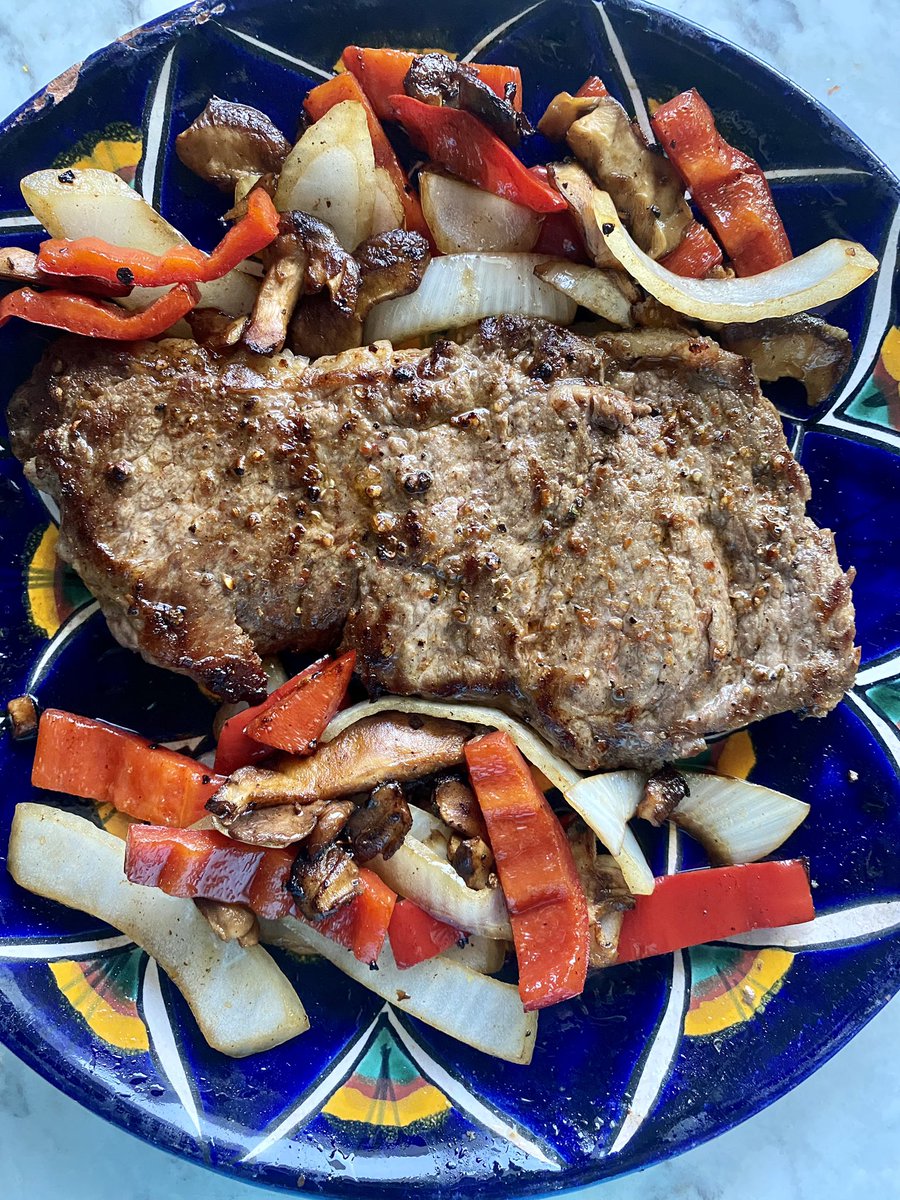 SanAntoGuera's tweet photo. PROVECHO. Sunday Dinner.
Big Week Ahead —
#NYStrip #GrilledAsparagus #GrilledBroccoli #Balsamic #ChiliFlakes #LemonZest #SeaSalt #CrackedPepper #PeppersOnions https://t.co/akRhBChsRj
