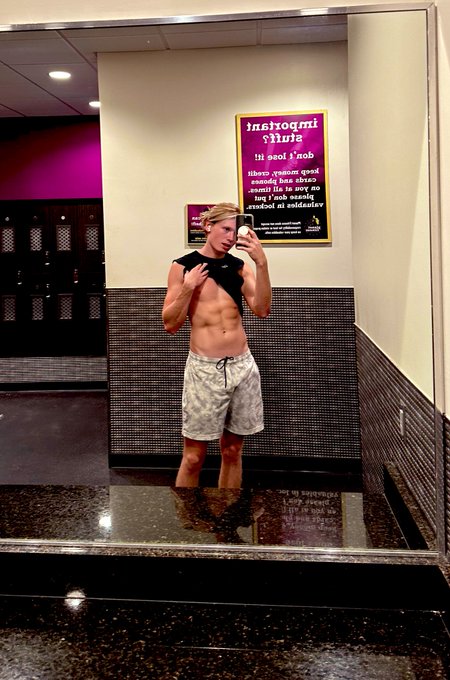 Retweet if you&rsquo;ll be my gym partner https://t.co/ZXt6H1Iq4j