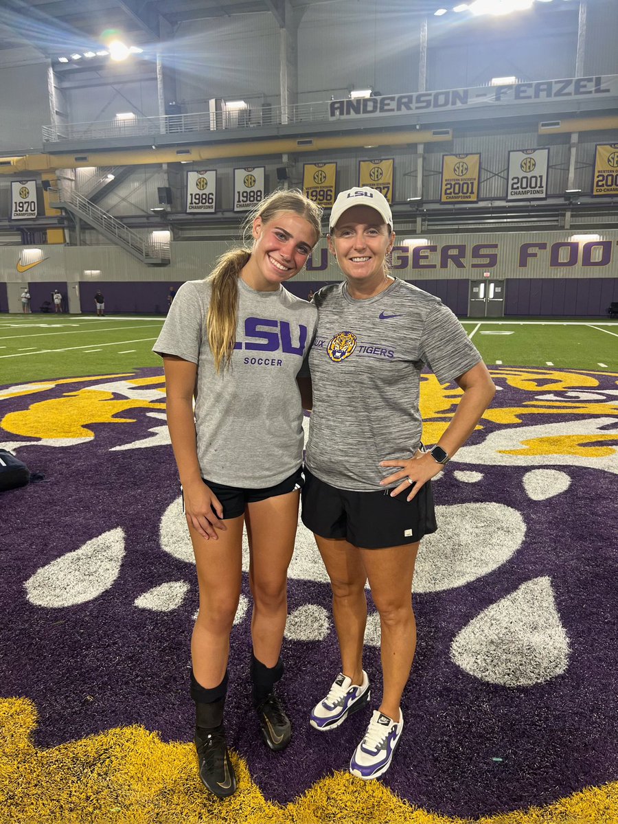 JaceyPhillips25's tweet photo. Thank you @LSUSoccer for the putting on such a great camp. The athletic facilities were so amazing! And I loved meeting the coaches, team, and other players there. Overall such a great time!! Geaux tigers! 💜💛🐯#LSU #lsusoccer #GeauxTigers @ImYouthSoccer @ImCollegeSoccer @LSU https://t.co/9G3rj8xISq
