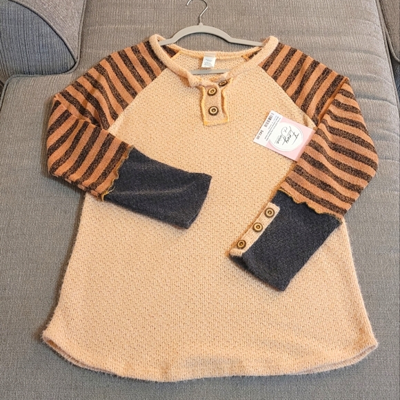 So good I had to share! Check out all the items I'm loving on <a href="/Poshmarkapp/">Poshmark</a> #poshmark #fashion #style #shopmycloset #vintage #maisonduposh #7thray: posh.mk/GZhIpbDCuBb