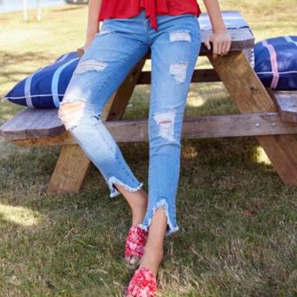 So good I had to share! Check out all the items I'm loving on <a href="/Poshmarkapp/">Poshmark</a> from <a href="/jtrophy/">Jeanine</a> #poshmark #fashion #style #shopmycloset #venus: posh.mk/u5ey4gDCuBb