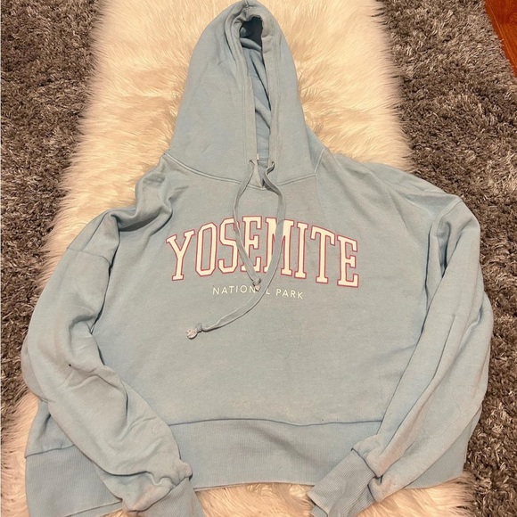 reyes933's tweet photo. So good I had to share! Check out all the items I'm loving on @Poshmarkapp #poshmark #fashion #style #shopmycloset #stitchpine #fallscreek: https://t.co/rk0QaIKcHr https://t.co/wBDjLs6U6v
