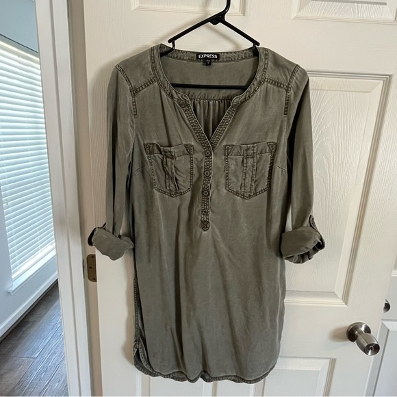 dmwey's tweet photo. So good I had to share! Check out all the items I'm loving on @Poshmarkapp from @AprilMelita #poshmark #fashion #style #shopmycloset #express #laprincess #oldnavy: https://t.co/2FkZilCHHU https://t.co/LE8AyOSwJ7