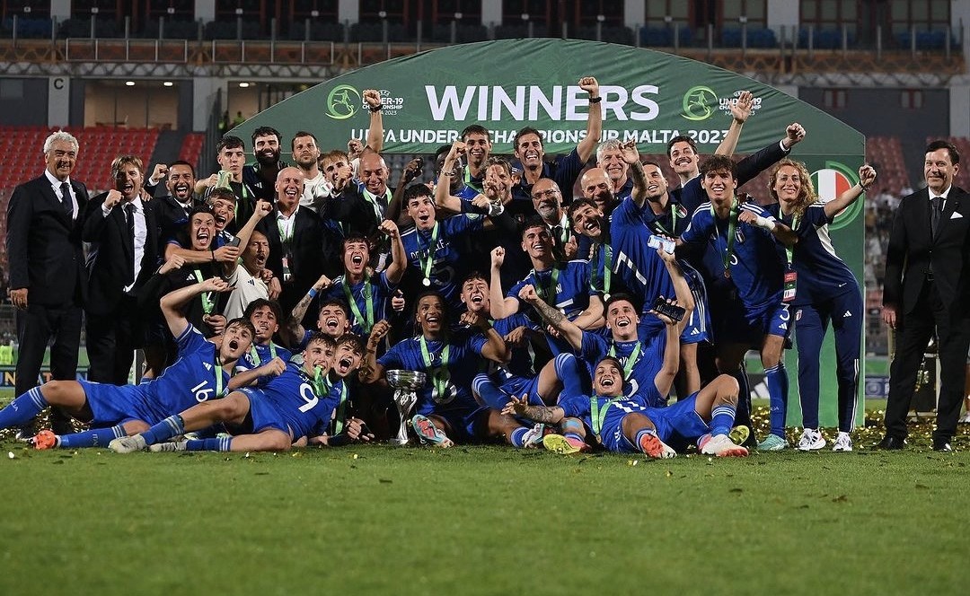 ConstDmitriev's tweet photo. Grazie Ragazzi 💚🤍♥️

#Italia #Azzurrini #U19 #grazieragazzi #azzurro #italy #ForzaItalia #VivoAzzurro #eurou19 https://t.co/izd6hemq3W