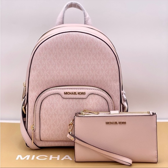 So good I had to share! Check out all the items I'm loving on <a href="/Poshmarkapp/">Poshmark</a> from <a href="/Adegideo1/">Adriana DeGideo</a> #poshmark #fashion #style #shopmycloset #michaelkors: posh.mk/z0uZIzHCuBb