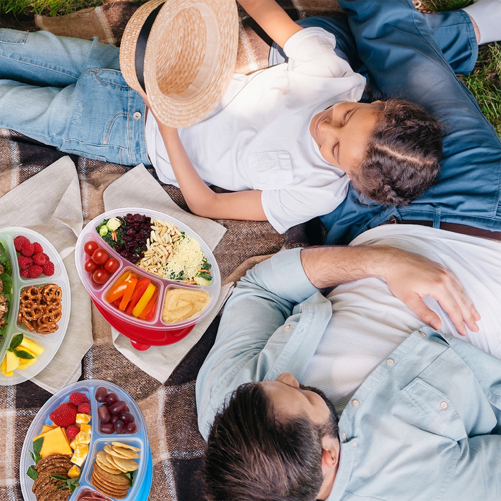 There’s nothing better than eating a good meal under blue skies! ☀️ Pack up your food in our 4-compartment food container and take it on the go with you on your next outing. 

Shop these on our website or on Amazon!