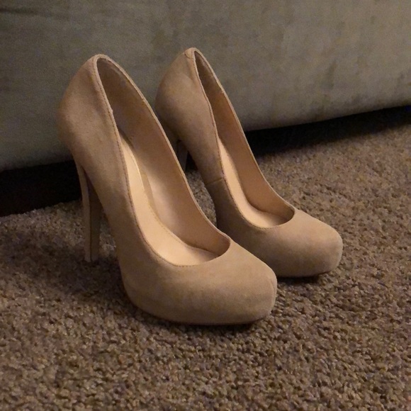 bethjpsu's tweet photo. So good I had to share! Check out all the items I'm loving on @Poshmarkapp #poshmark #fashion #style #shopmycloset #aldo #jachsgirlfriend #cautiontothewind: https://t.co/403g74eNEx https://t.co/j2Zqec11S4