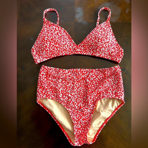 slhp27's tweet photo. So good I had to share! Check out all the items I'm loving on @Poshmarkapp from @gaaby68 #poshmark #fashion #style #shopmycloset #orientalaccents #abound #jcrew: https://t.co/IoqbZbTvCh https://t.co/Pcr2CW7r6w