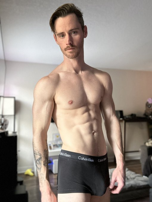 Which do you like better shredded or thicc boy? https://t.co/XB5hcVmFTa