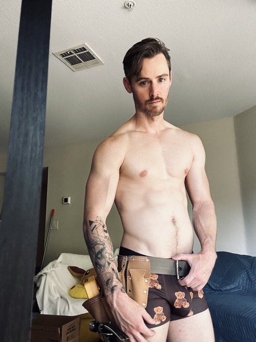 Which do you like better shredded or thicc boy? https://t.co/XB5hcVmFTa