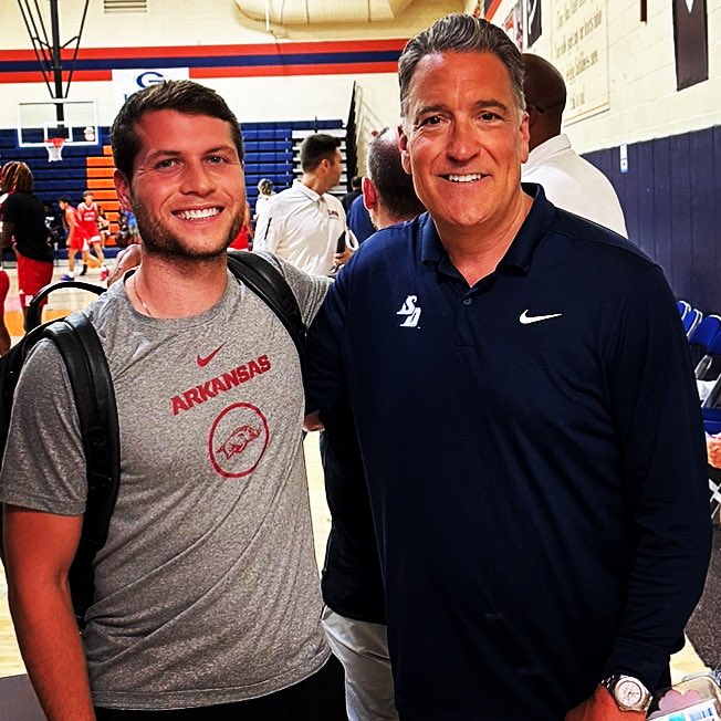 So good to meet @usdmbb alumni on the summer recruiting trails. Michael Mussleman Class of 2018 continues 2 represent USD in a first class manner. Current assistant coach @RazorbackMBB is a rising star in college basketball. #FutureHeadCoach #ToreroFamily #Toreros #LifeOnTheRoad