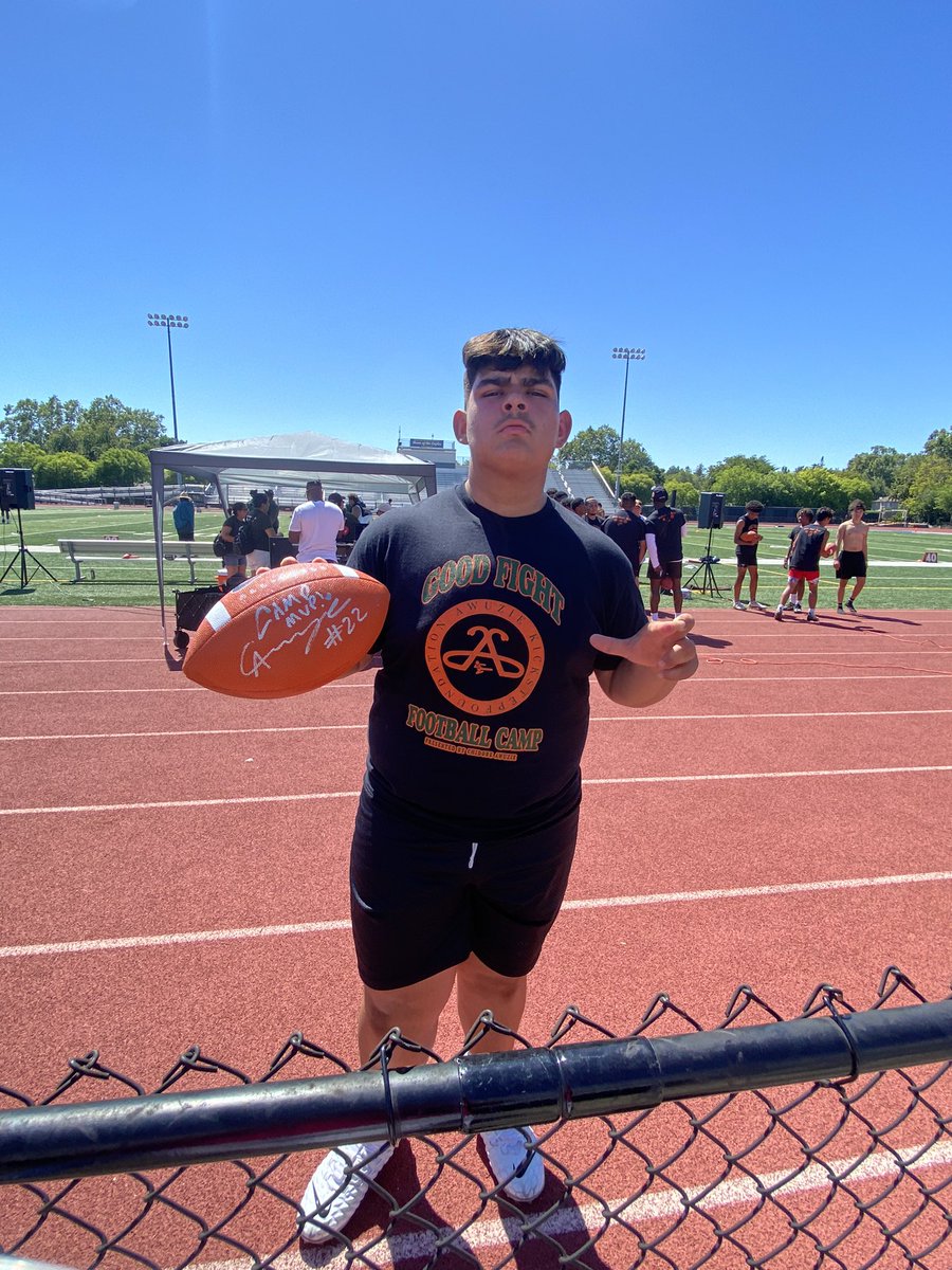 berryfresa's tweet photo. By far one of the best football camps around! Well organized and truly made the players feel special. Watsonville High Football team had a blast! Thank you @ChidobeAwuzie for the experience. I appreciate you giving back to your community! https://t.co/dbxDUA6Xgu
