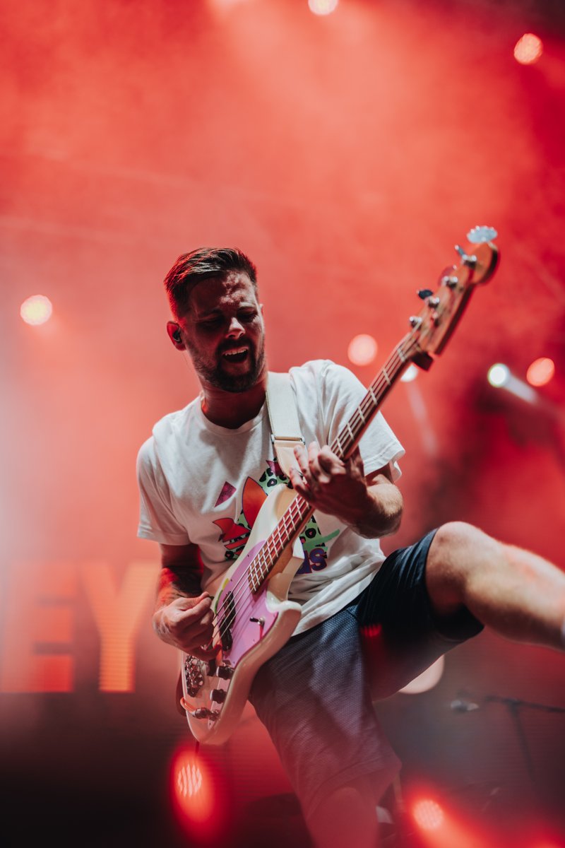 fiberfib's tweet photo. This energy is unstoppable!!! 🤘🏽🎸 @TheReytons at  #FIB2023 #Festival #Benicàssim #TheReytons https://t.co/UHD85njz9O