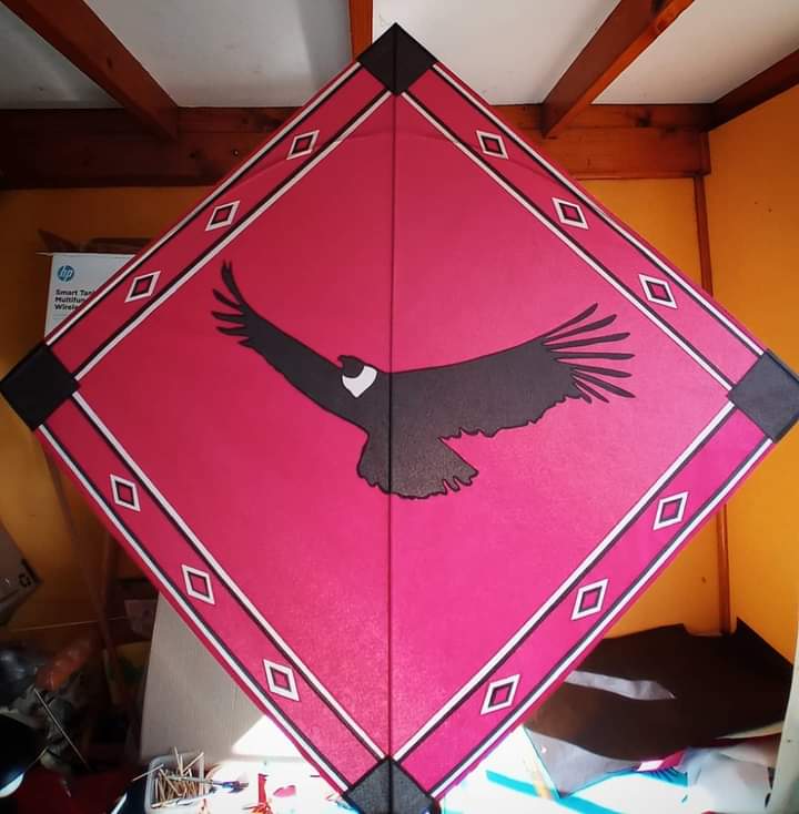 VEnpapel's tweet photo. "Yo soy el cóndor, vuelo
sobre ti que caminas
y de pronto en un ruedo
de viento, pluma, garras,
te asalto y te levanto
en un ciclón silbante
de huracanado frío.
                       Pablo Neruda
16/7/2021 https://t.co/ukfZm7Pxai